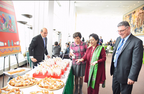 envoys of lebanon and bulgaria at pakistani food stall in un photo courtesy twitter lodhimaleeha