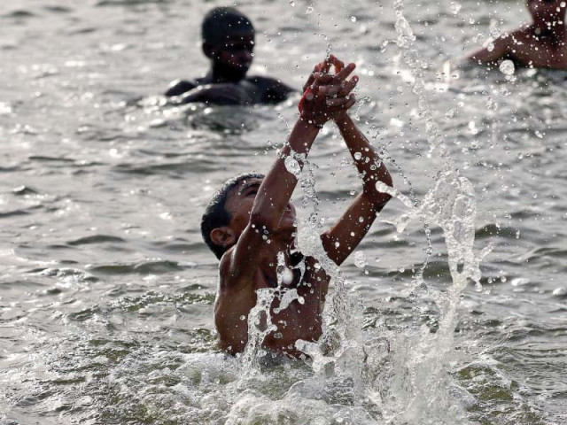 children splash around in a pond in karachi as the heatwave continues its assault photo inp children splash around in a pond in karachi as the heatwave continues its assault photo inp