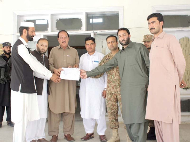 major raheel handing over bajaur press club to acting president of the club irfan ullah photo express major raheel handing over bajaur press club to acting president of the club irfan ullah photo express