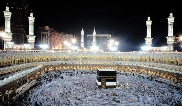 the islamic world follows a lunar calendar and the traditional moon sighting methodology can lead to different countries declaring the start of ramadan a day or two apart photo file the islamic world follows a lunar calendar and the traditional moon sighting methodology can lead to different countries declaring the start of ramadan a day or two apart photo file