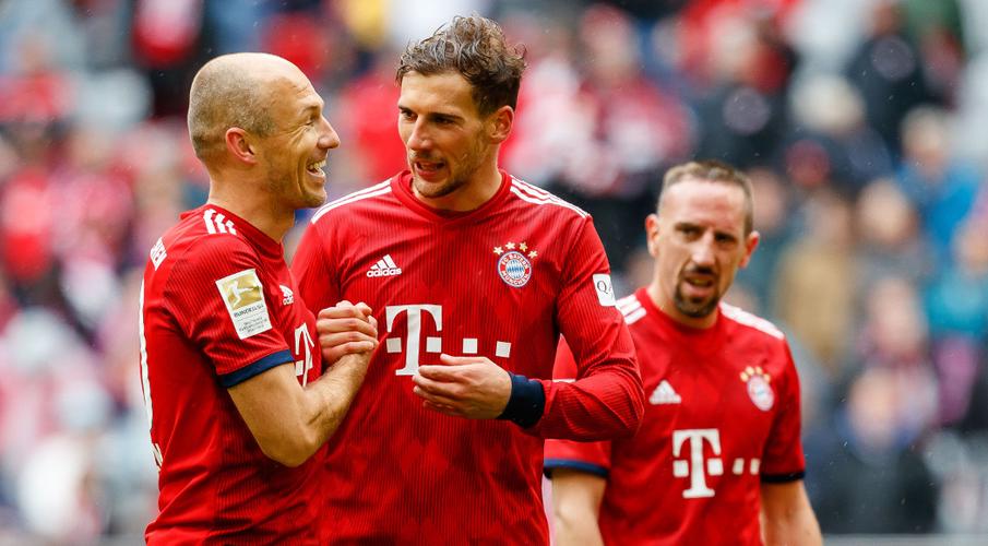 buerki 039 s error and a goal from claudio pizarro all but ended dortmund 039 s title challenge and sealed a perfect afternoon for bayern after club stalwarts franck ribery and arjen robben earlier returned from injury to help them to a 3 1 victory over bottom club hanover photo afp