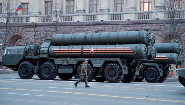 a russian serviceman walks past s 400 missile air defence systems in tverskaya street before a rehearsal for the victory day parade which marks the anniversary of the victory over nazi germany in world war two in central moscow russia april 29 2019 photo reuters