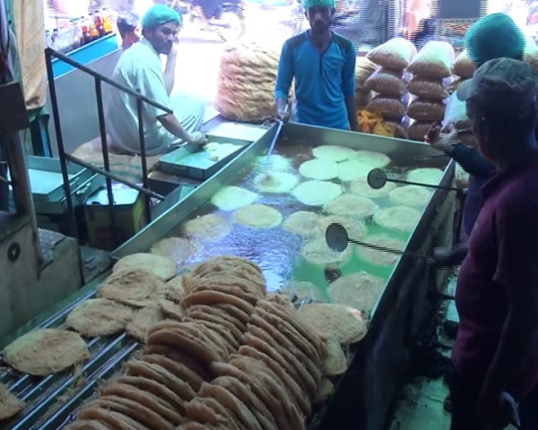 laborious task many confectioners work as a team to prepare khajla and pheni which requires hard work and patience photo express laborious task many confectioners work as a team to prepare khajla and pheni which requires hard work and patience photo express