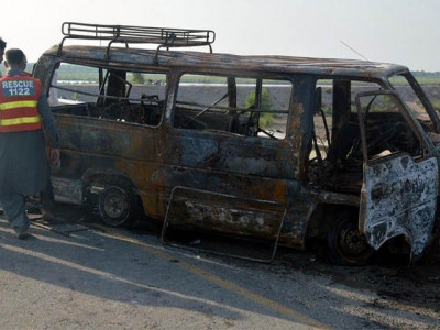 nine die after passenger van catches fire in jhelum nine die after passenger van catches fire in jhelum