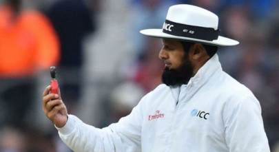 aleem dar on brink of double century in odis aleem dar on brink of double century in odis