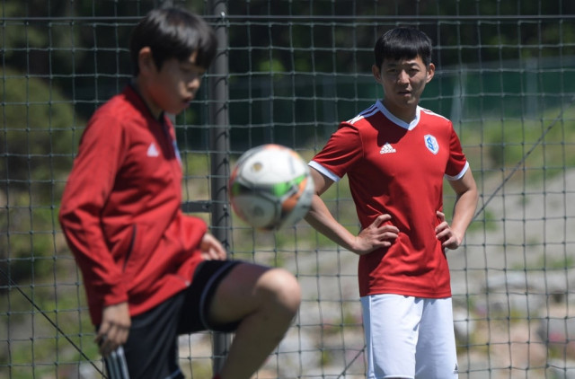 first step towards dream son 039 s transformation from korean hopeful to european star was catalysed by the youth academy at hamburg sv which he joined aged 16 photo afp first step towards dream son 039 s transformation from korean hopeful to european star was catalysed by the youth academy at hamburg sv which he joined aged 16 photo afp