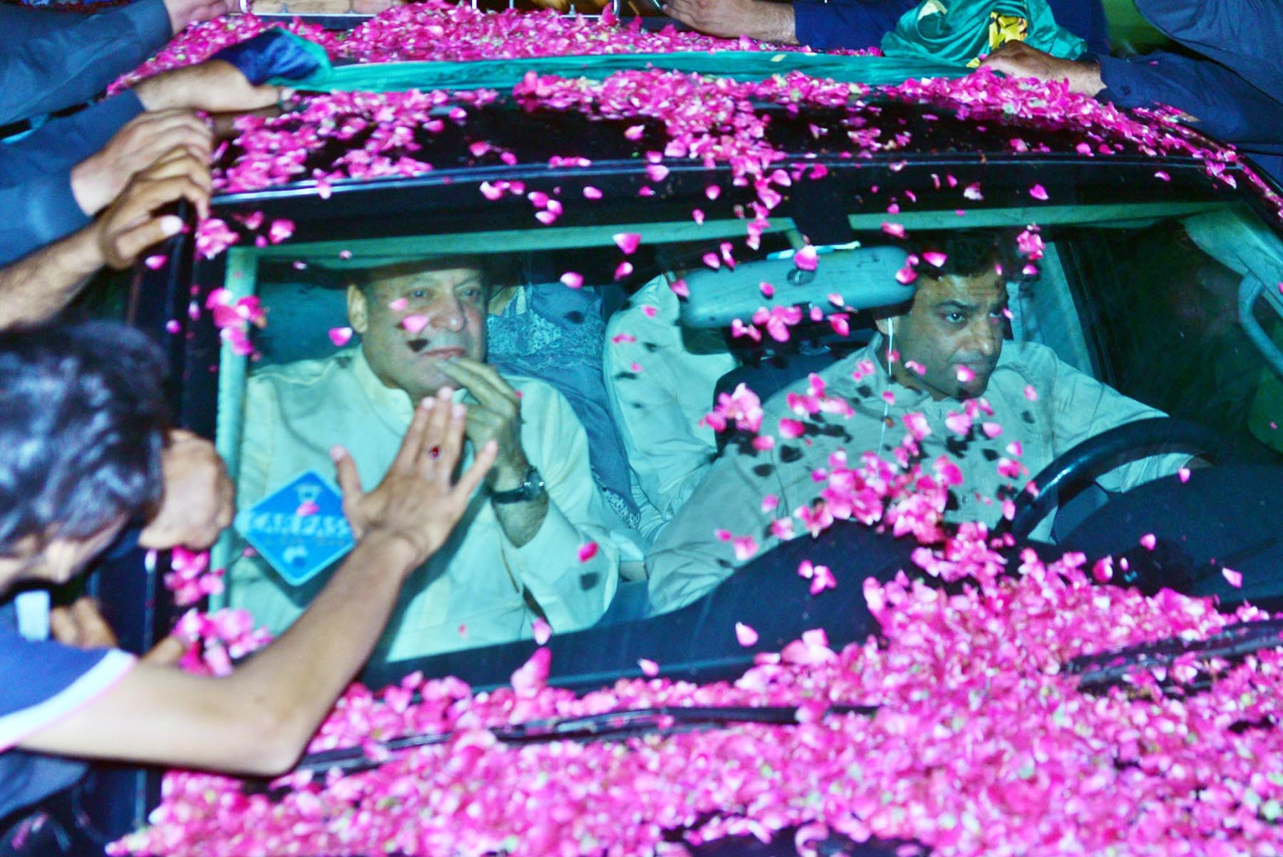 hamza shehbaz drives nawaz sharif back to koy lakhpat jail photo online