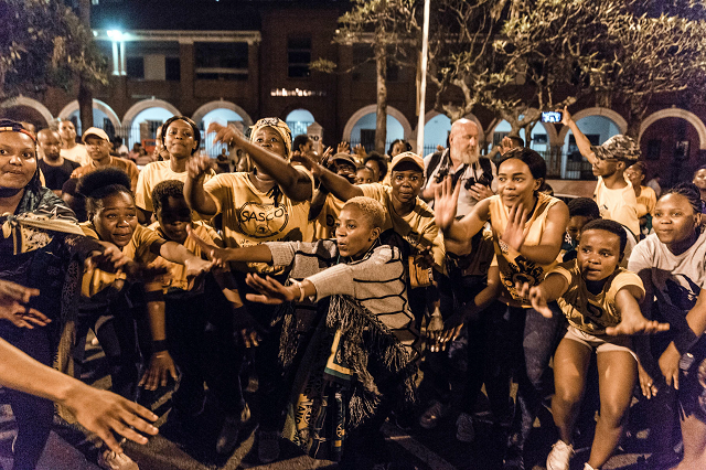 hundreds of anc ruling party supporters from the mangosothu university of technology photo afp hundreds of anc ruling party supporters from the mangosothu university of technology photo afp