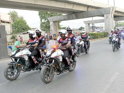 robbers loot passersby as cops squabble over jurisdiction