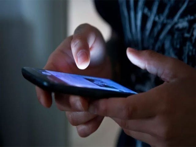 in karachi more than 3 500 citizens deprived of mobile phones in april