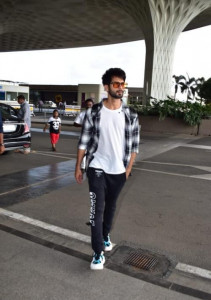 shahid kapoor called arrogant for not shutting car door