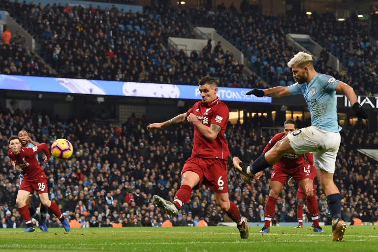 it is the eighth duel for the premier league crown to go down to the last round of fixtures but liverpool would be the first team to move above the leaders on the final day if jurgen klopp 039 s men get their hands on the trophy photo afp