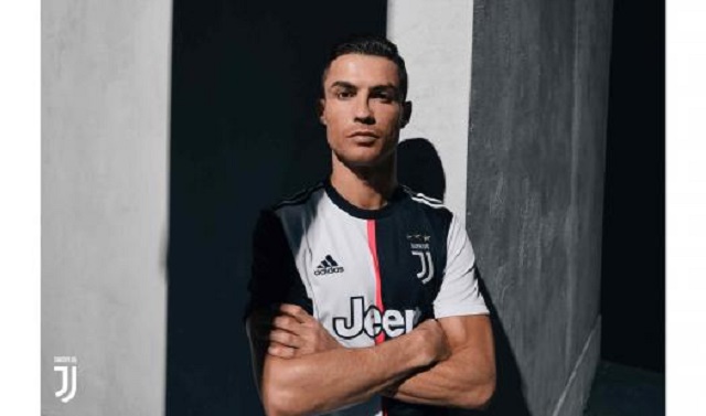 juventus remove stripes from new kit