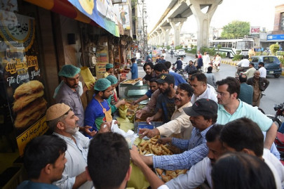 citizens decry long queues in markets during ramazan in rawalpindi citizens decry long queues in markets during ramazan in rawalpindi