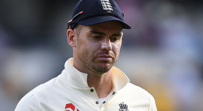 england spearhead anderson suffers knee injury