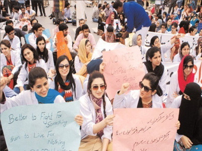 young doctors call off protest in rawalpindi young doctors call off protest in rawalpindi