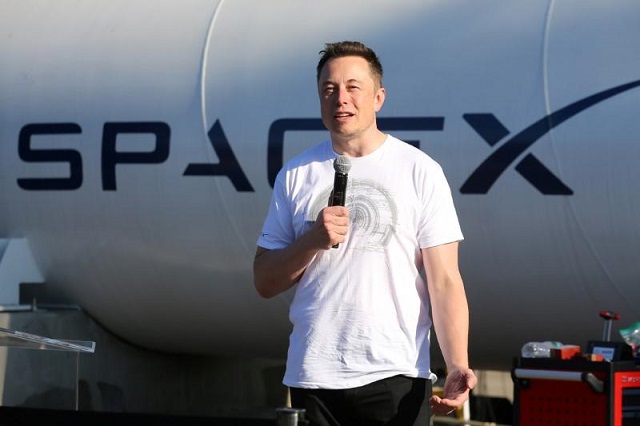 elon musk founder ceo and lead designer at spacex and co founder of tesla speaks at the spacex hyperloop pod competition ii in hawthorne california us august 27 2017 photo reuters