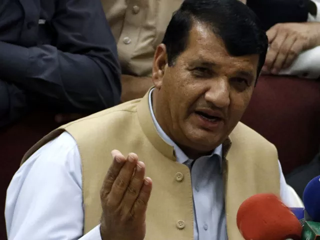 pml n leader amir muqam photo file pml n leader amir muqam photo file