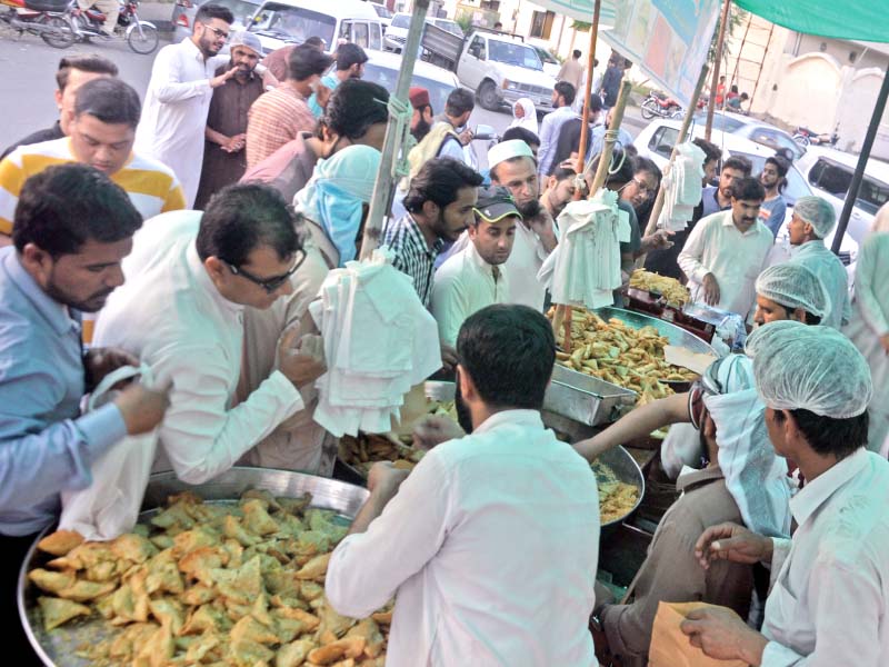 people rush to buy iftar items in islamabad photo express
