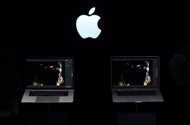 macbook pros are seen on display during a product launch event at apple headquarters in cupertino california on october 27 2016 apple revealed its new line of macbook pro laptops as well as a new apple tv app photo afp