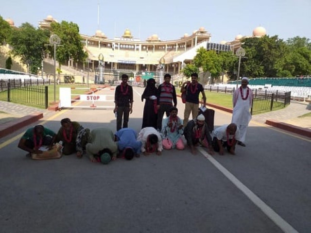india hands over pakistani citizens to authorities at wagah border photo express