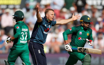 england win thriller clinch odi series against pakistan