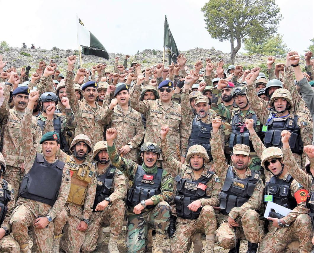 gen qamar visits troops on forward posts along pak afghan border at dawatoi in north waziristan photo ispr