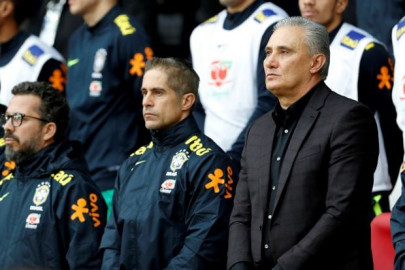 former barca arsenal player to coach lyon