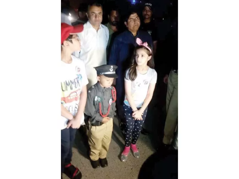 yohana participated in a snap checking exercise in front of a shopping mall with police officials photo express yohana participated in a snap checking exercise in front of a shopping mall with police officials photo express