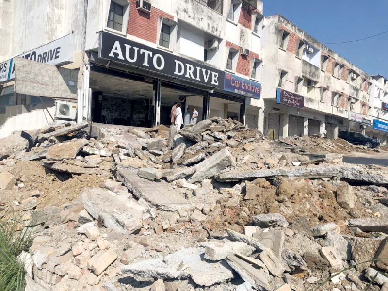 cda removed encroachment from footpath in front of showrooms photo express
