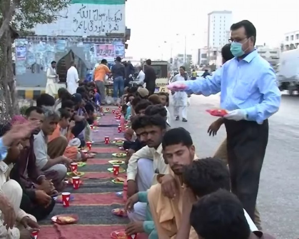 feast on the street dr b and his family organise iftars for over 500 people daily in dha korangi road and other surrounding areas they ensure that the iftar they serve is healthy hygienic and prepared in proper sanitary conditions photo express feast on the street dr b and his family organise iftars for over 500 people daily in dha korangi road and other surrounding areas they ensure that the iftar they serve is healthy hygienic and prepared in proper sanitary conditions photo express