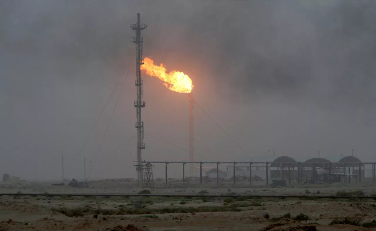opec partners discussing proposal to cut oil output by up to 1 4m bpd for 2019 photo reuters opec partners discussing proposal to cut oil output by up to 1 4m bpd for 2019 photo reuters
