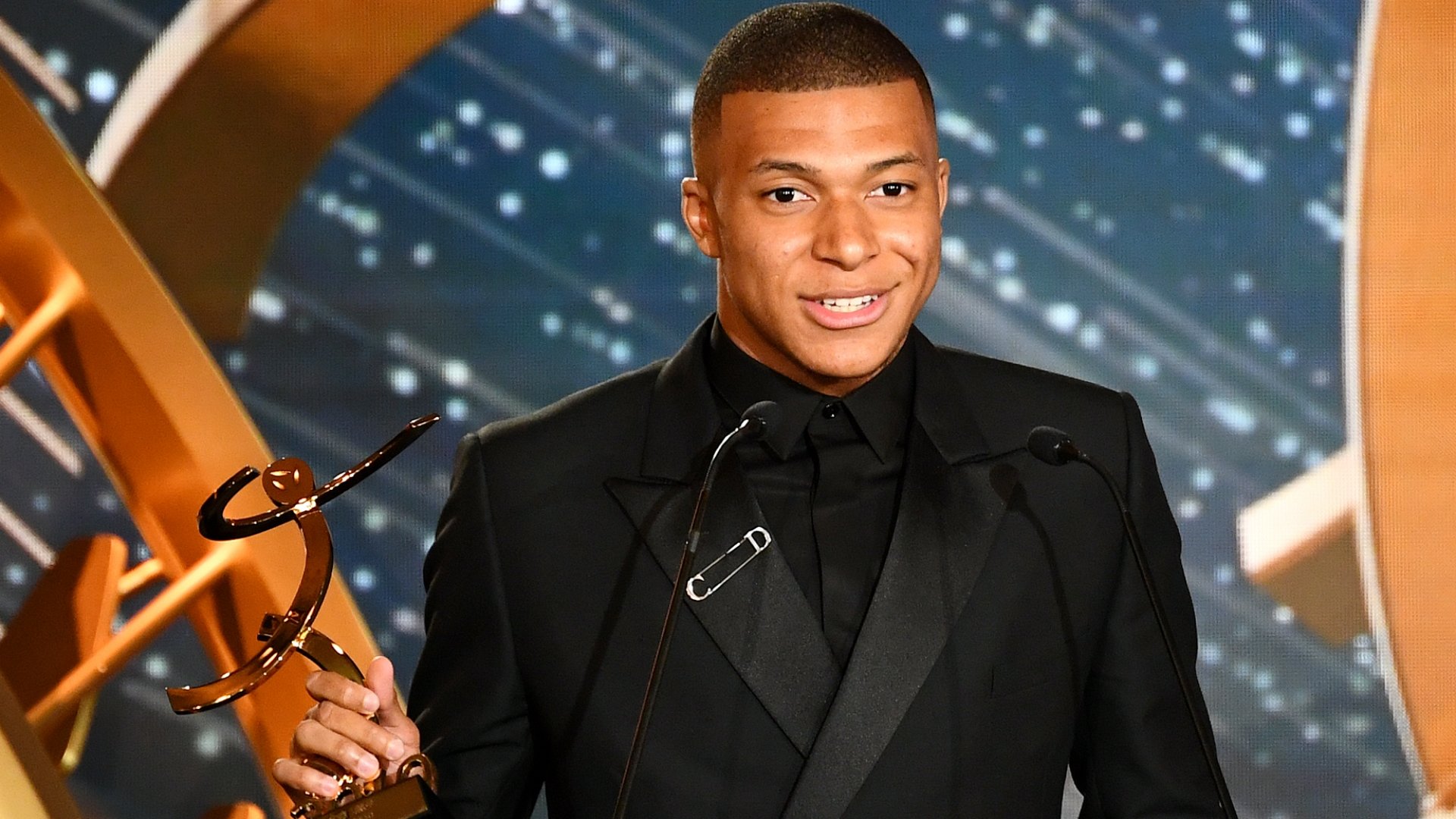 the 20 year old backed up his excellent 2018 world cup where he scored four times as france won the trophy by netting 38 times for psg this season photo afp