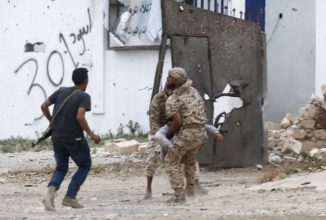 violent clashes rage south of libya s tripoli