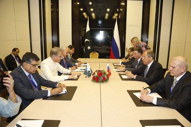 fm qureshi and his russian counterpart lavrov sign the statement on the sidelines of the sco moot in bishkek photo courtesy radio pakistan