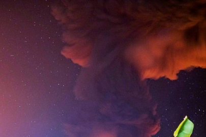 volcano erupts on indonesia s bali causing flight cancellations volcano erupts on indonesia s bali causing flight cancellations