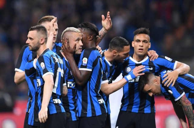 radja nainggolan scored the decisive goal in the 81st minute as inter pipped their neighbours ac milan for the fourth and final serie a place in next season s champions league photo afp radja nainggolan scored the decisive goal in the 81st minute as inter pipped their neighbours ac milan for the fourth and final serie a place in next season s champions league photo afp