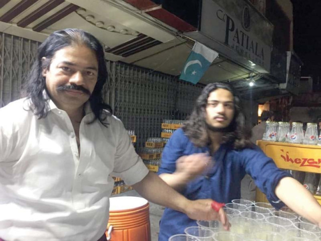 lemon soda seller papu jee with his son at their stall photo express lemon soda seller papu jee with his son at their stall photo express