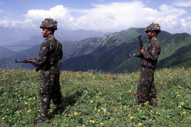 indian army soldiers patrol close to the line of control loc photo reuters file