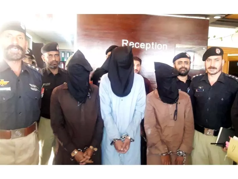 haripur police present the three suspects involved in the murder of 7 year old boy before the media photo express haripur police present the three suspects involved in the murder of 7 year old boy before the media photo express