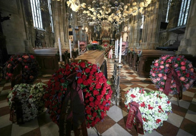 fans queue to say last goodbye to racing legend lauda in vienna