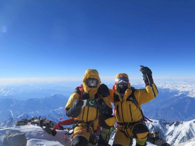skardu mountaineer climbs makalu world s 5th highest peak