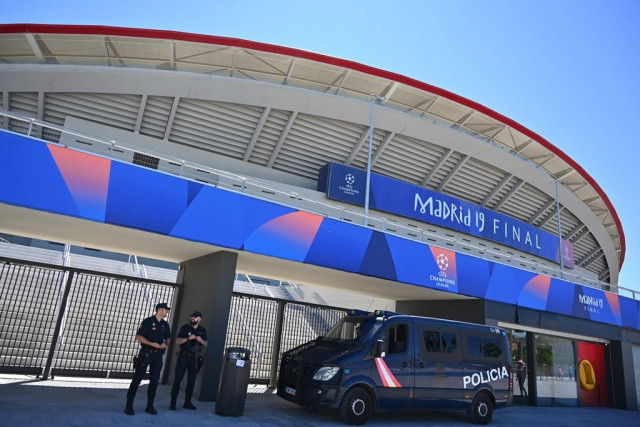 beefed up some 4 700 police officers and private security guards will be deployed for the match more than the nearly 4 000 used for last year 039 s copa libertadores final photo afp