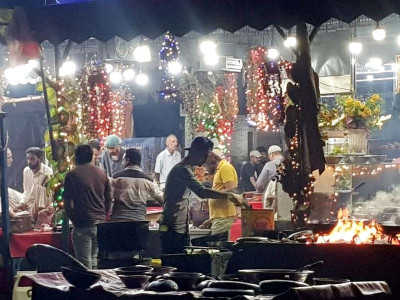 lahori ites indulge in late night feasts as eid approaches