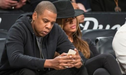 snooping through your partner s phone might break your relationship snooping through your partner s phone might break your relationship