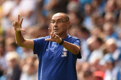 chelsea boss sarri close to juventus switch