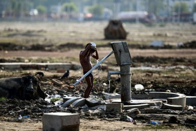india bakes as mercury nears 50 degrees celsius india bakes as mercury nears 50 degrees celsius
