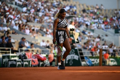 serena osaka crash out of roland garros