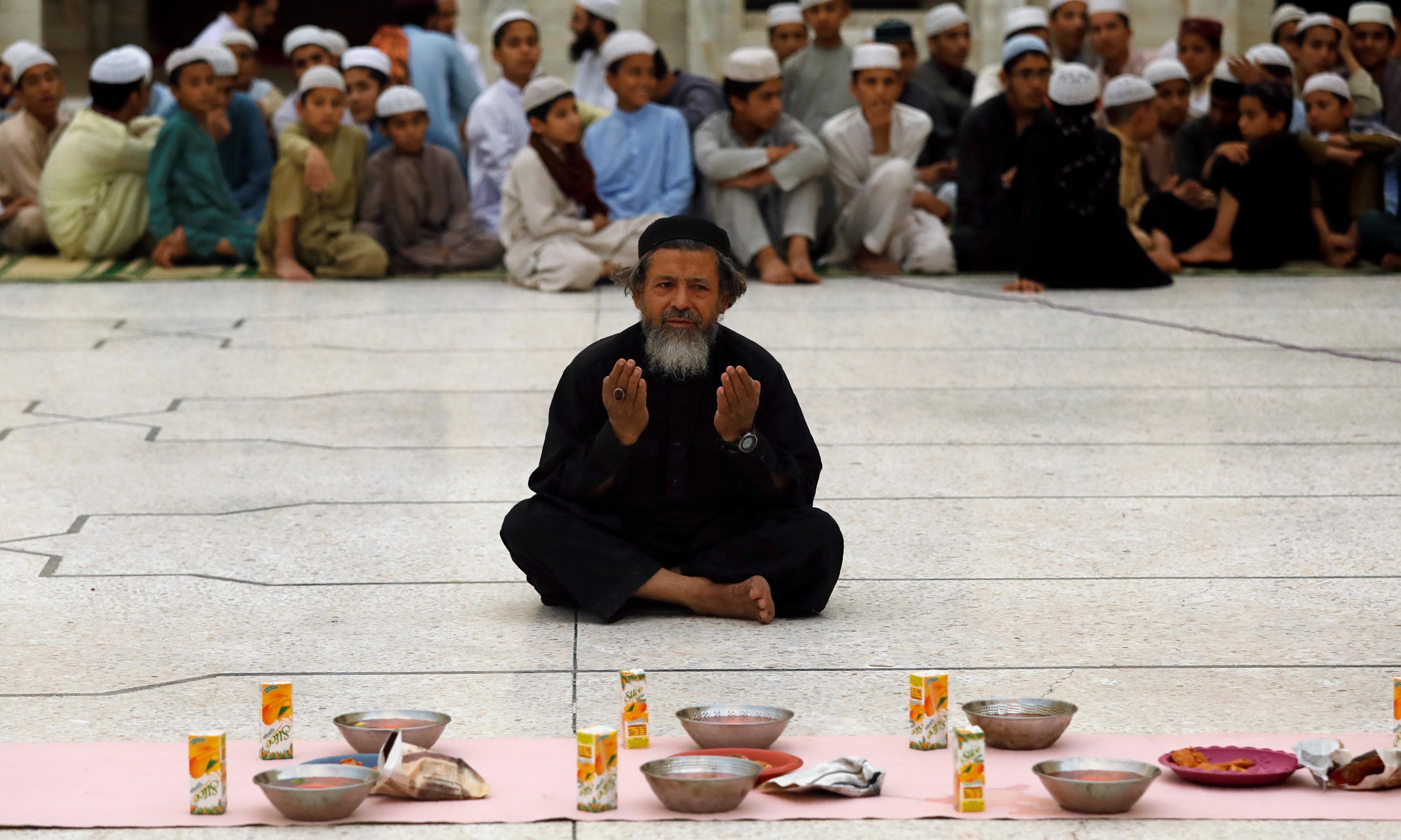 a man prays before breaking his fast during the fasting month of ramadan in peshawar pakistan may 6 2019 photo reuters
