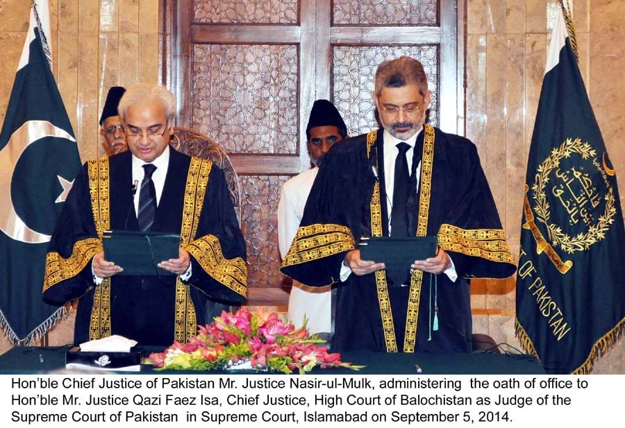 chief justice of pakistan nasirul mulk l administrating oath to the justice qazi faez isa as judge of supreme court of pakistan photo pid file